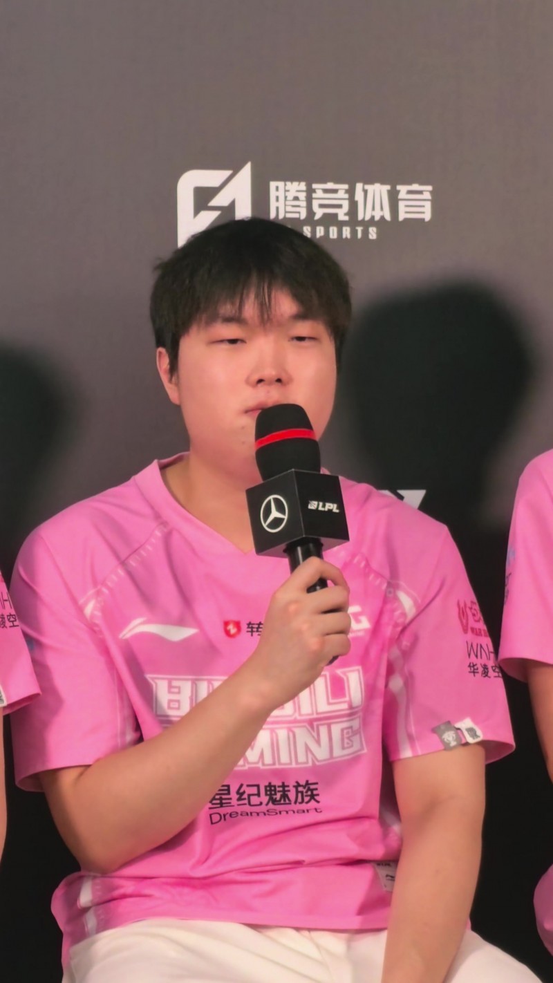 想笑就笑吧！红米说要多注意我？Bin：没什么想回应的 挺有意思的