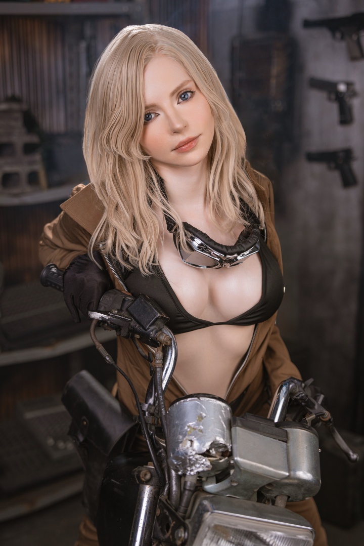 慷慨这一块!阿什莉体模Cos《合金装备:食蛇者》角色Eva