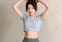 【乐玩LEWIN】糖小幽晒出身材美照:给大家表演一个用头倒立吧~~~-乐玩真人线上娱乐