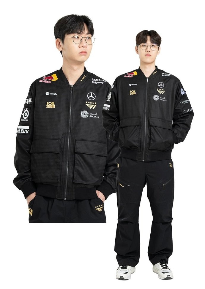 T1队服展示被吐槽：短袖可以外套不好看啊 感觉下摆剪裁很臃肿