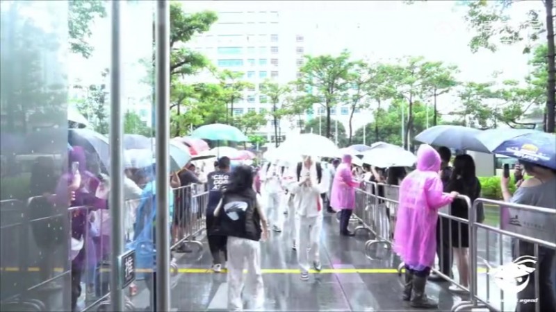 AL发布对阵WBG/NIP赛场VLOG：中路被推可能被单杀哈哈