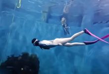 【乐玩LEWIN】海里好白的腿！解说鼓鼓化身美人鱼体验潜泳-乐玩真人线上娱乐