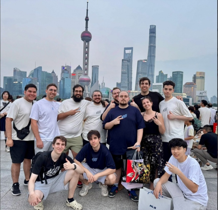 已经抵达上海！MKOI官方分享战队在东方明珠前的合照