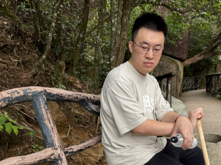 战胜许哥！xiaohu更博：假期结束快乐