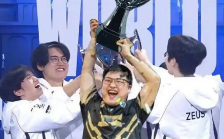 爆了!Uzi:决赛偷奖杯?我都不用偷包有我举杯的那一幕