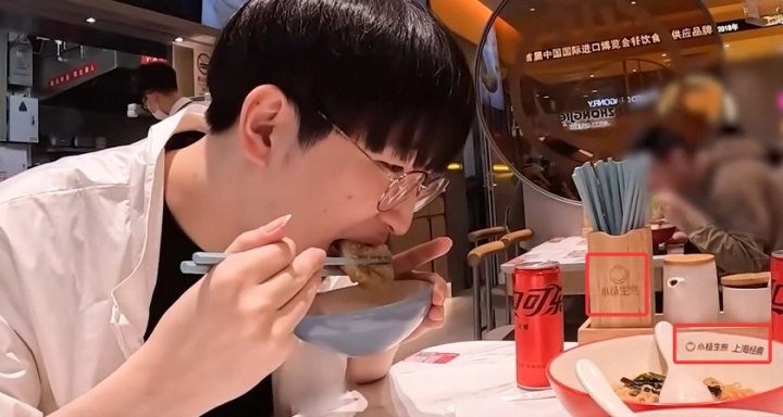 GEN也干了!GEN发布花絮  Duro探店小杨生煎 此前Bwipo场间食用遭让二最三