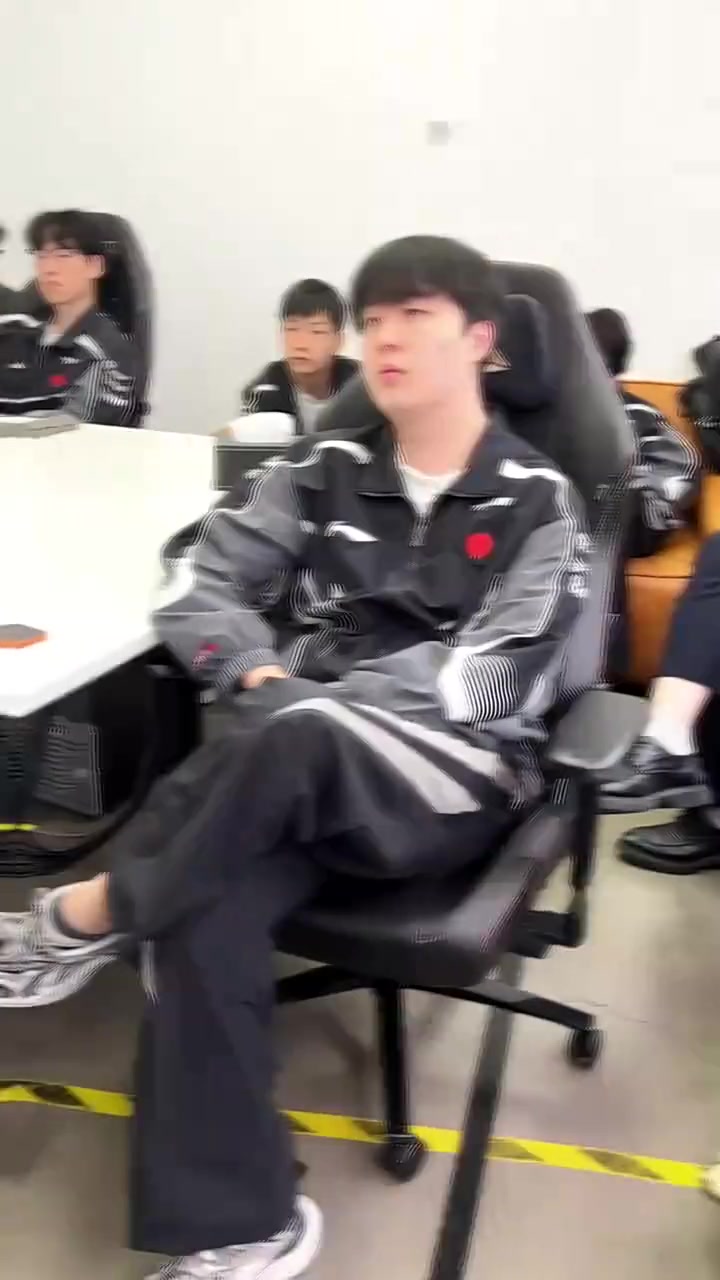 大战开始!TES发布对战GEN赛前视频:全力以赴,比赛加油!