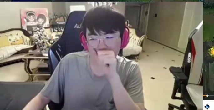姿态:我今天从北京回上海,我被T1的人直接包围了