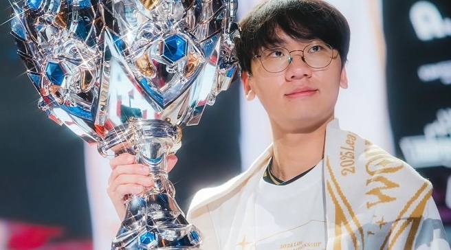 理性讨论,如果单看荣誉,Doran四次LCK冠军一次S冠是不是已经跻身上单前列了?