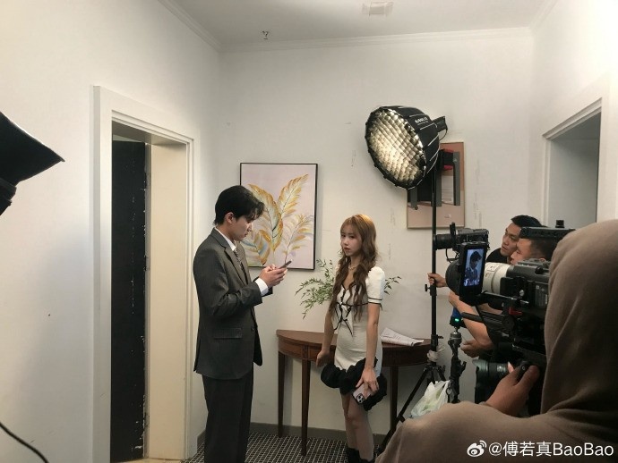 BaoBao晒照:好多年没进组 都快忘了自己也是个表演科班生了嘻嘻