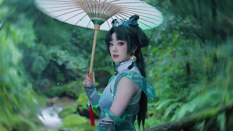 主持人小钰分享COS拉克丝视频：青城山上