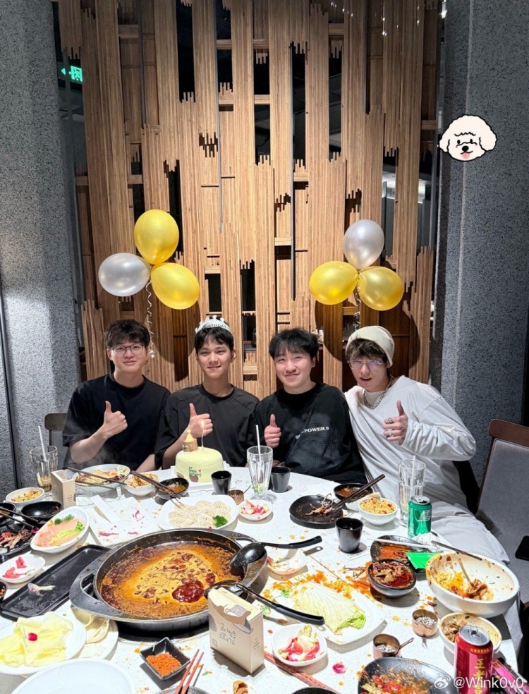 Wink选手分享庆生照片：又大一岁咯！