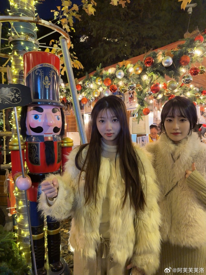 阿芙晒照:集市的队伍逐渐壮大!