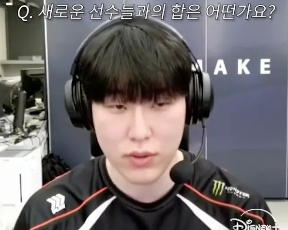 Zeka:队友们各自都有优缺点和打法风格,正在调节一致