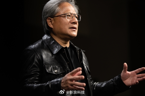 黄仁勋:不用担心工作被AI取代,相反AI会带来更多岗位