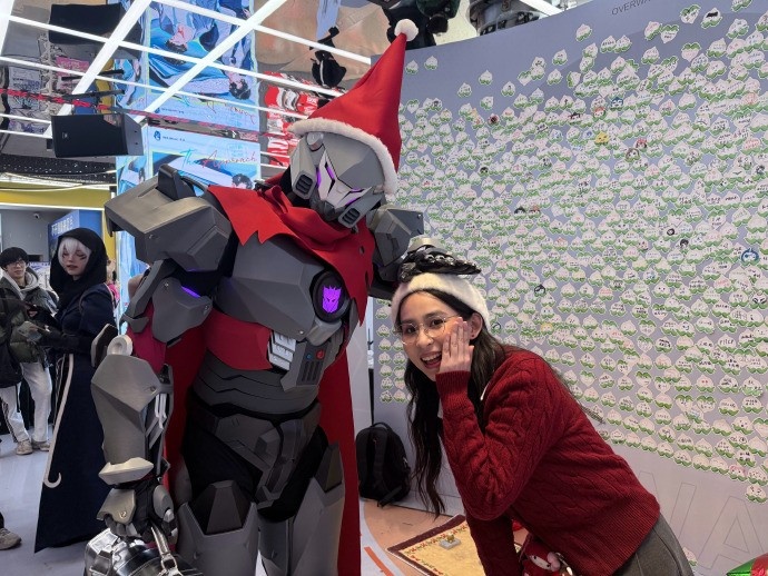 守望先锋主持人小霜晒照：杭州圣诞茶话会太有意思啦🥳