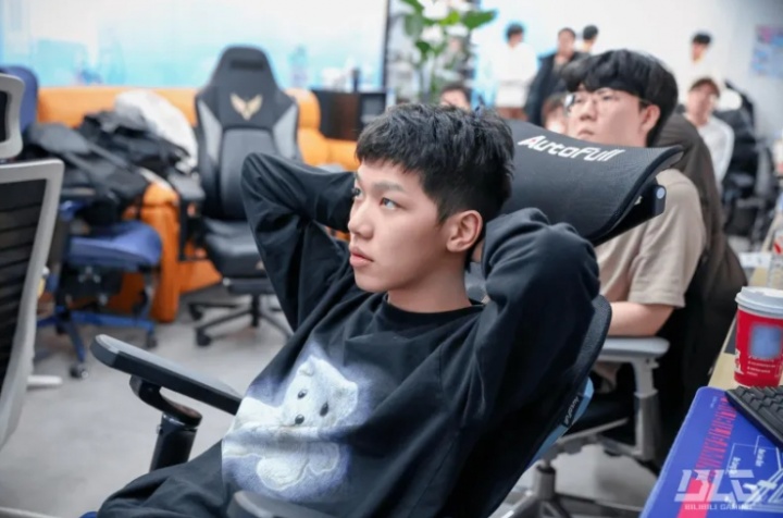 被一键扫荡了！😭吧友们觉得BLG今天惨败的原因在哪？