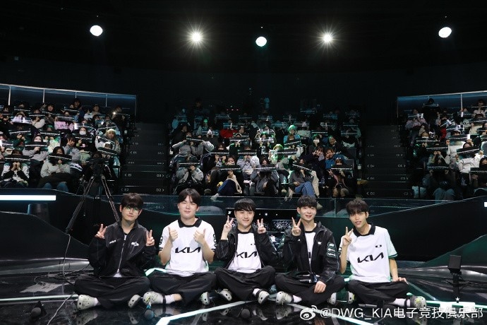 DK晒见面会活动照:请大家多多期待2026年的Dplus Kia