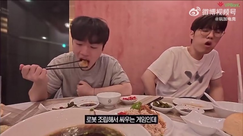 T1众人讨论《皇室战争》Faker：我以前玩这个真是高手