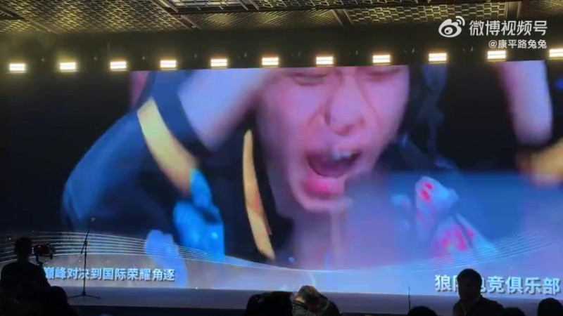 奖杯最好的肯定！AG 微博 狼队获2025福布斯中国卓越电竞俱乐部奖