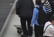 【乐玩LEWIN】温馨的场面~Viper曾在机场被拍到帮搬行李同时有说有笑-乐玩真人线上娱乐