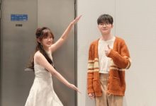 【乐玩LEWIN】夏安晒与Faker合影：谁懂看到Faker拿出两张中文手写信的震撼-乐玩真人线上娱乐