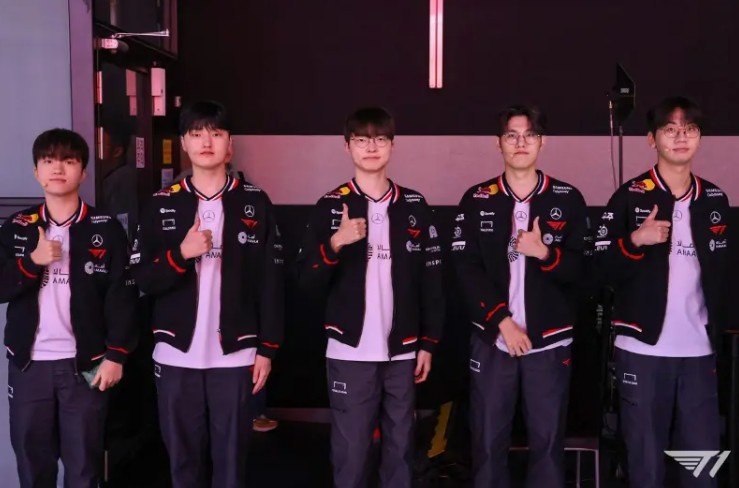 T1官媒更新动态:大家2026年也会和T1一起的吧