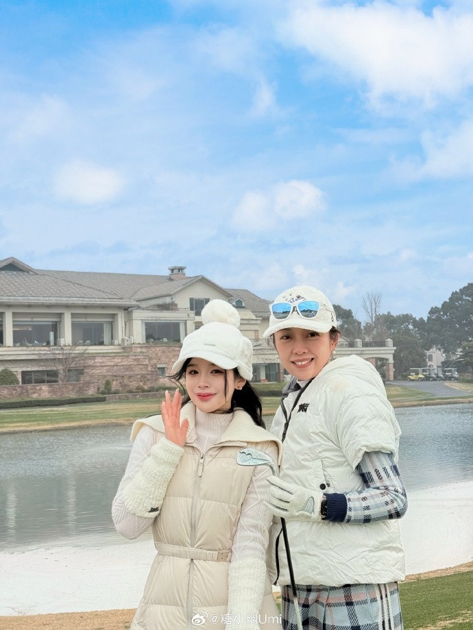 糖小幽晒照：嘻嘻～和高能量的姐姐一起就是很开心！ ​​​