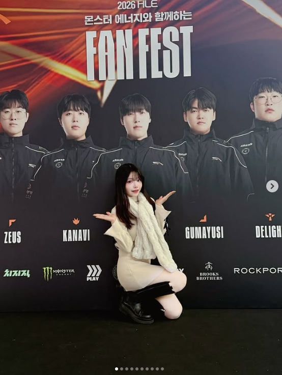 很有实力的台妹🤤Gumayusi&Zeka女粉丝晒照：第一参加线下粉丝见面会！