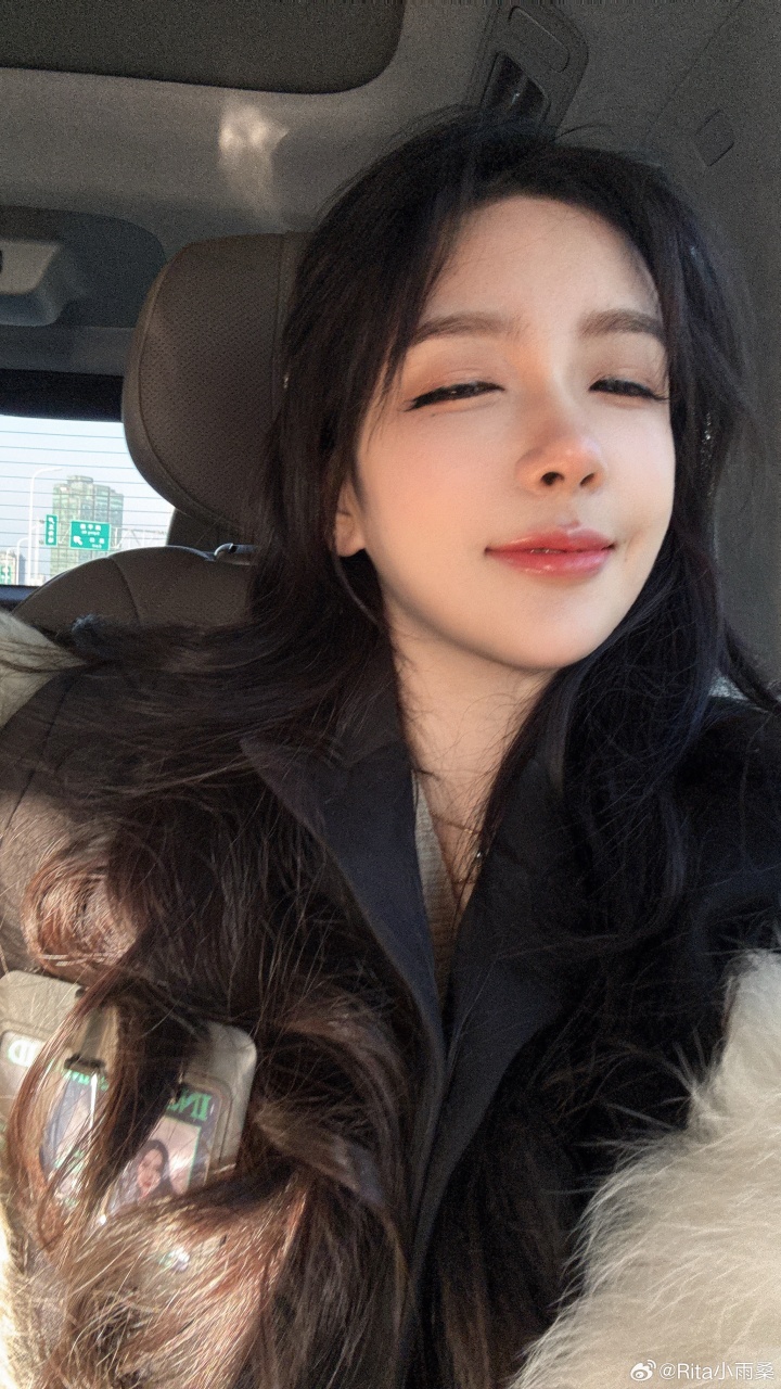 测试的太晚啦！LPL女解说Rita晒照：测试粉丝生物钟