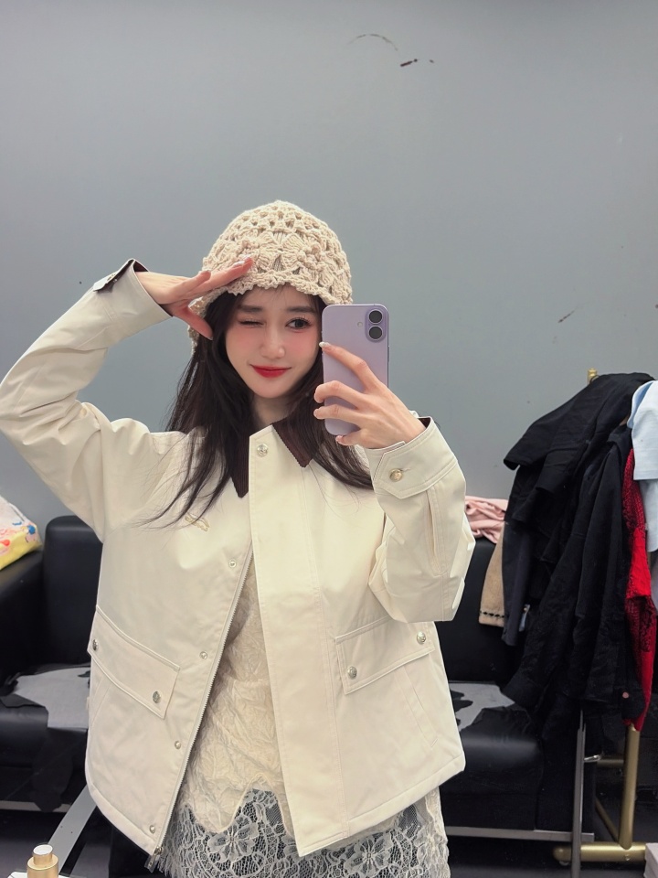 宝刀不老！小悠珊珊晒照：补个昨天前天的上班图～大家都辛苦啦～