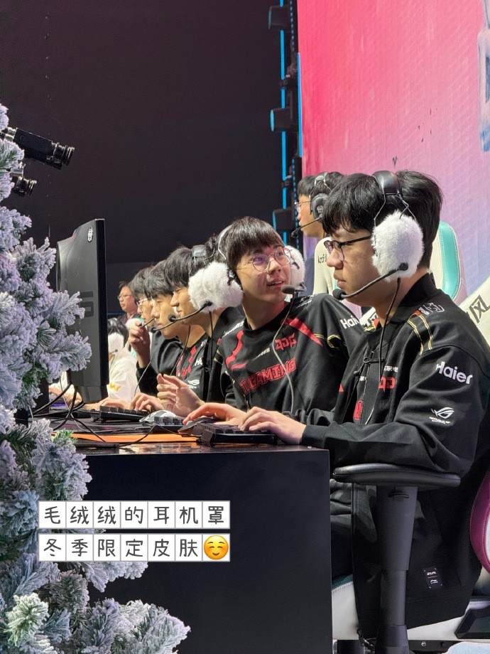 JDG分享一月战队返图：Hello今年第一集 幸福是无数个瞬间的总和