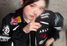 【乐玩LEWIN】支持者👍Fifty-Fifty成员Athena穿上了T1的队服-乐玩真人线上娱乐