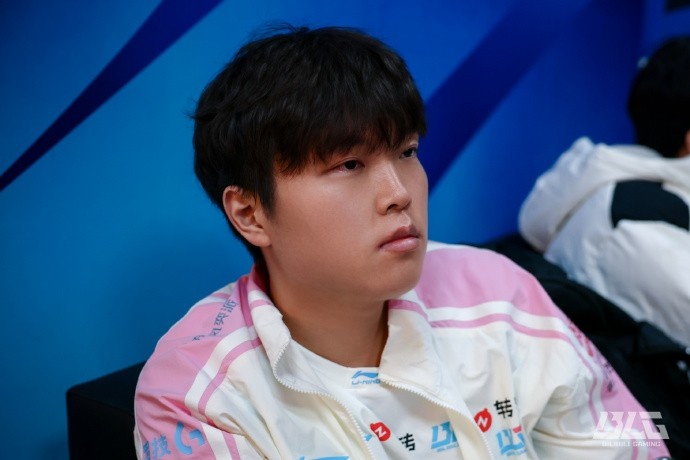 不敌TES后BLG发布赛场返图：深察自省，笃行不息