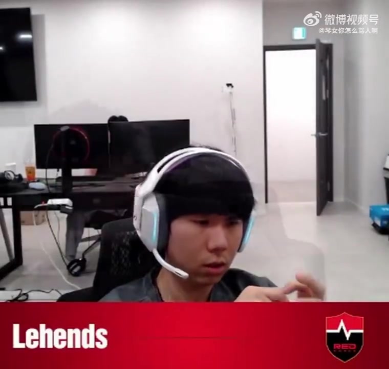 Lehend：摸Ruler的头？一摸他我就要死了吧 志勋的头倒是想摸摸