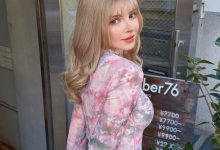 【乐玩LEWIN】艾什莉体模发布最新自拍：碎花衬衫配牛仔裤 回眸一眼就心动-乐玩真人线上娱乐