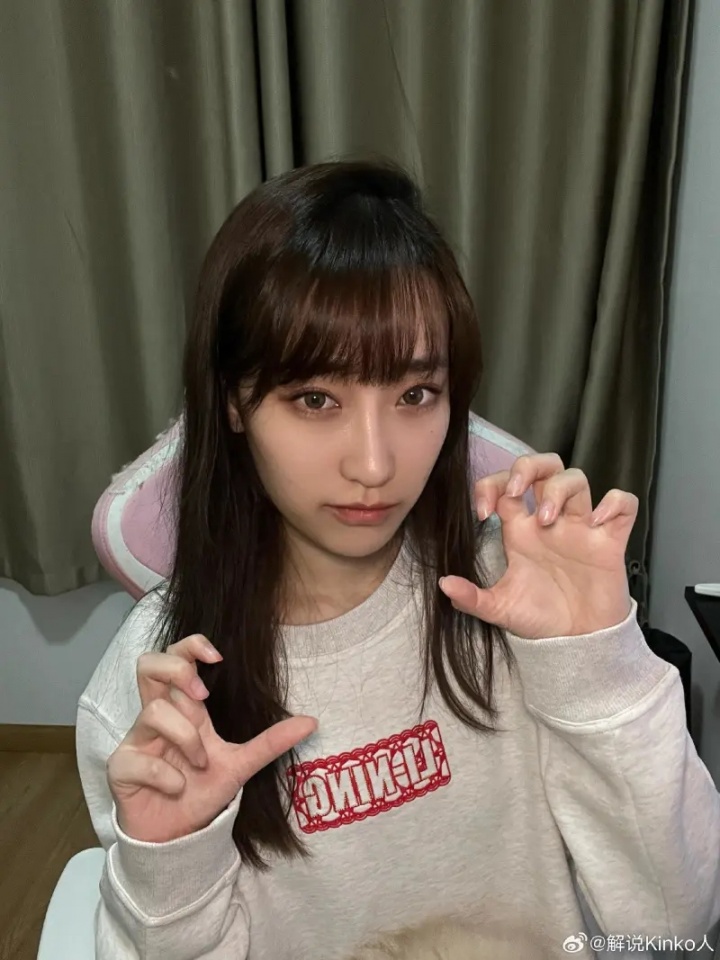 Kinko分享照片:提前祝大家日进斗金～穿上红色幸运色～一起迎接新年趴