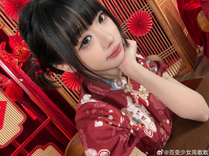 主持敢敢晒照：提前祝大家新年快乐！