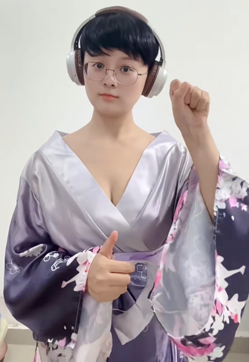 中单一个比一个难打！抖音女用户模仿ShowMaker 面容神似身材曼妙