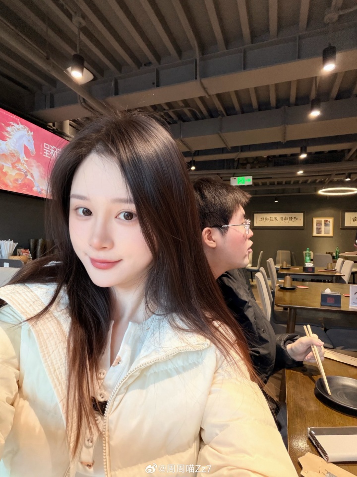 姿态妻子分享照片：春节回来就是吃~