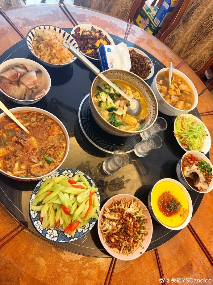 余霜分享美食照片:过年真的吃太好😭萍乡菜yyds!!