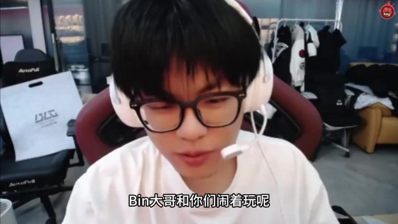 whzy力挺Bin哥微博腹肌照：那么明显逗你们玩还当真了！