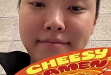 【乐玩LEWIN】怼脸自拍！Chovy晒照片：拍一张你正在刷视频的样子 配点音乐-乐玩真人线上娱乐