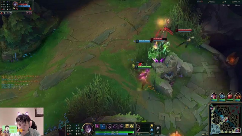 Uzi排位卡莎17杀杀疯！闪现越塔1V2，丝血极限双杀：问号刷起来！