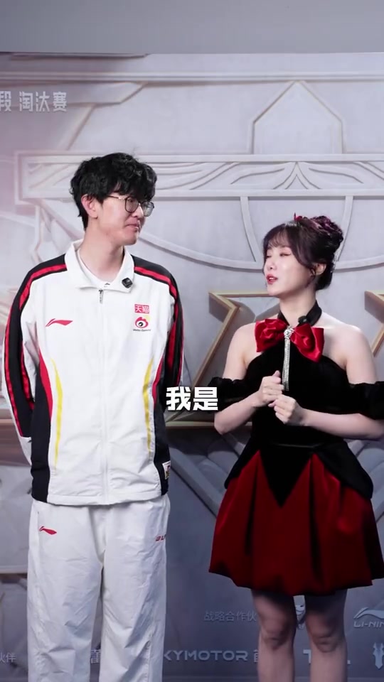 小钰采访jiejie：用虎哥句式形容自己 那我就是猛虎的小伙伴！