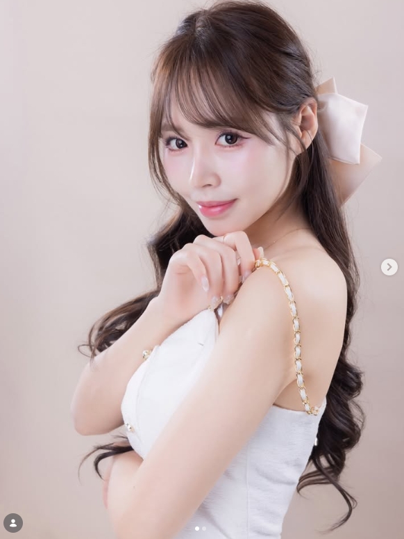 T1太坏了!Oner姐姐晒照:2026年也请多多关照🧡🧡🧡