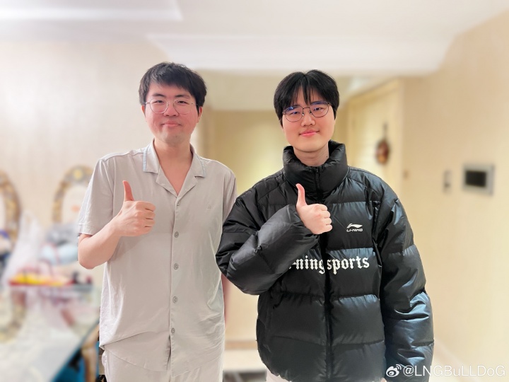 中韩“姿态”见面！LNG中单BullDog晒出今天做客姿态直播间合照