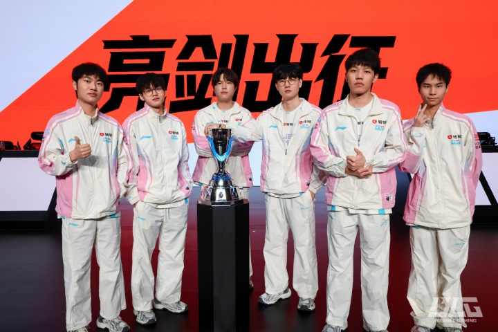 BLG分享出征2026全球先锋赛全员合照：我们是优胜者！