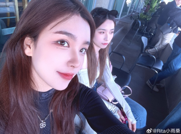 LPL官方解说Rita分享F1现场返图:喵🐱