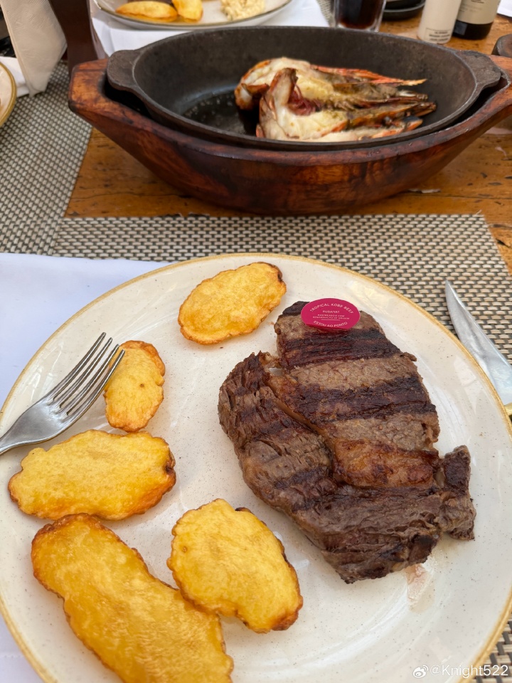 吃点好的!Knight赛后更博晒巴西当地美食照:吃饭吃饭